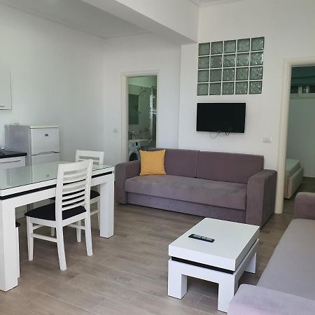 Villa Kristiana Sarandë エクステリア 写真