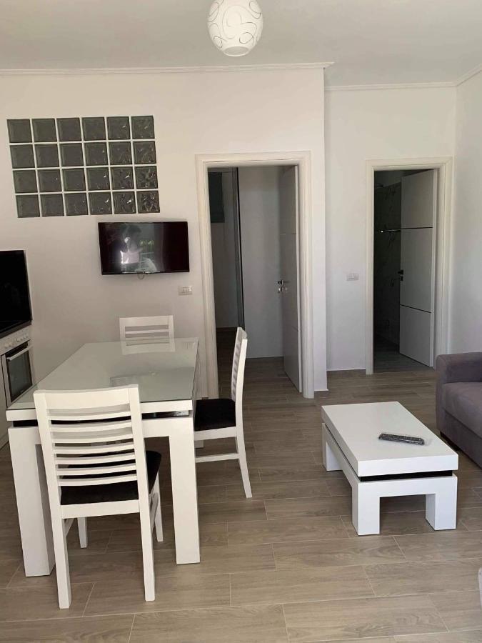 Villa Kristiana Sarandë エクステリア 写真