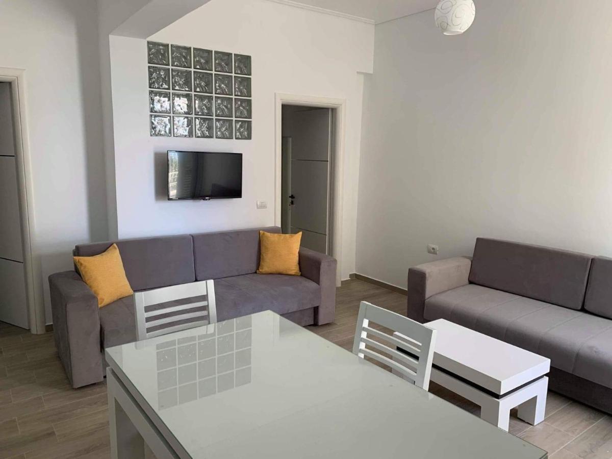 Villa Kristiana Sarandë エクステリア 写真