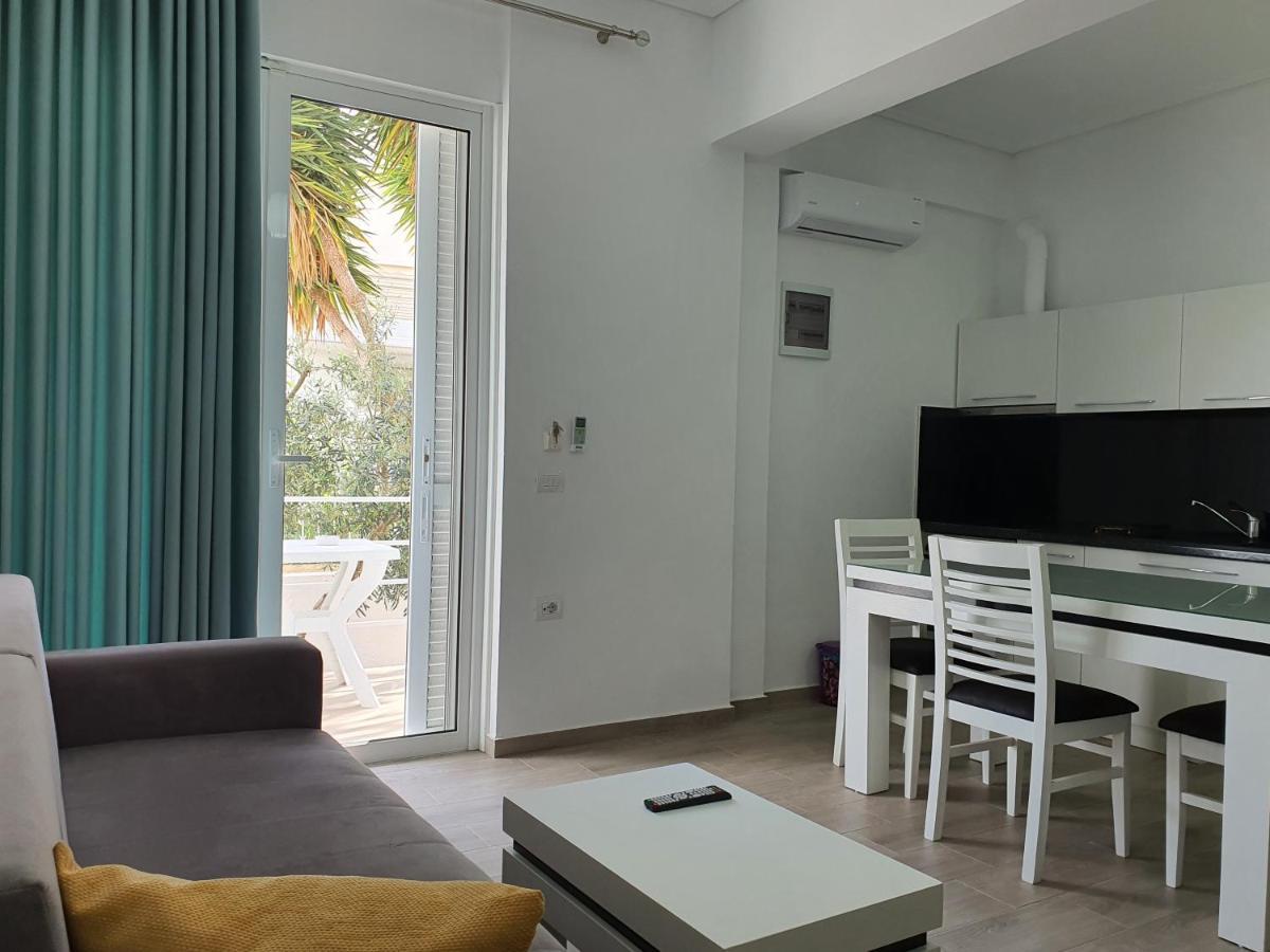 Villa Kristiana Sarandë エクステリア 写真