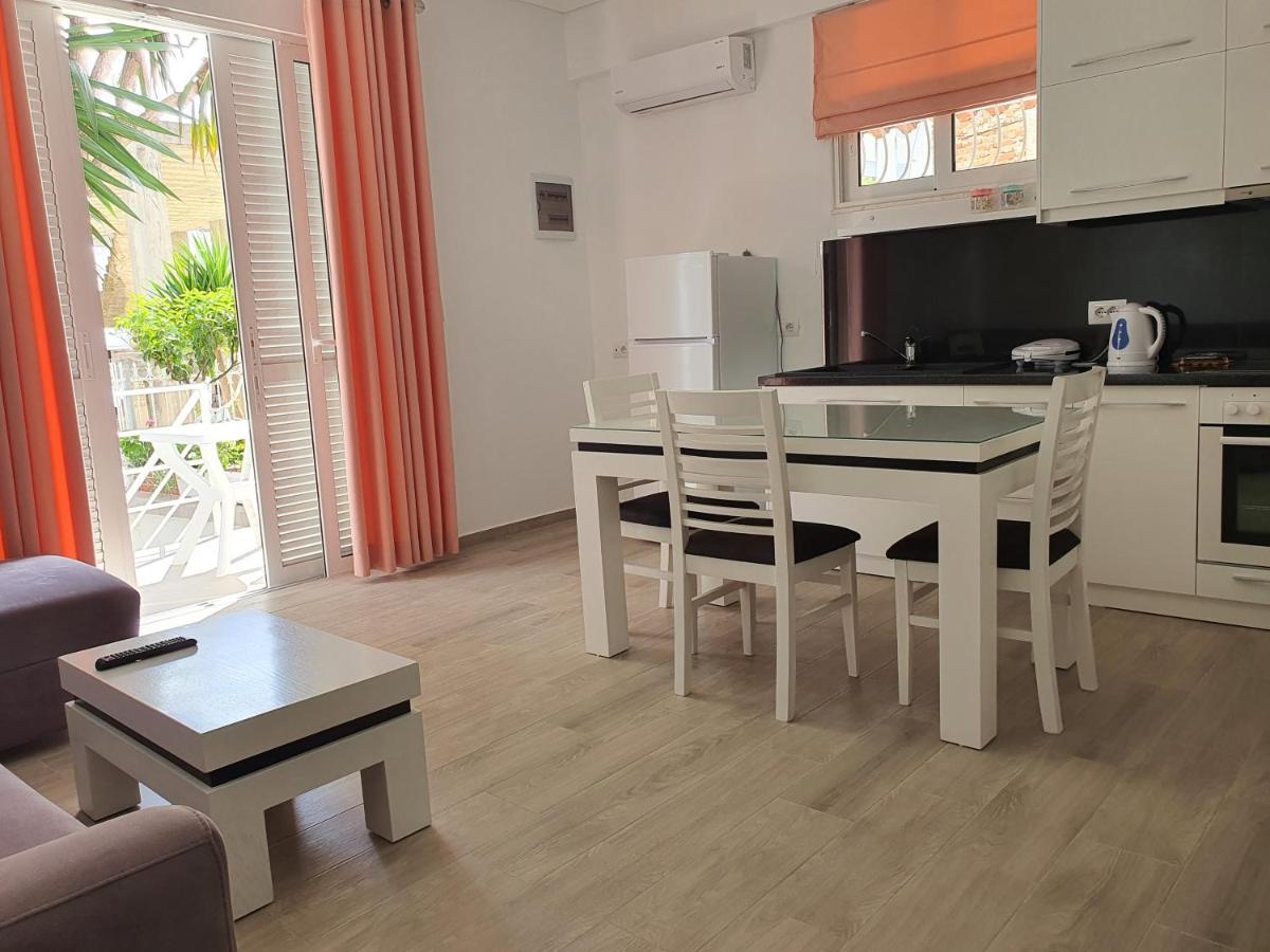 Villa Kristiana Sarandë エクステリア 写真