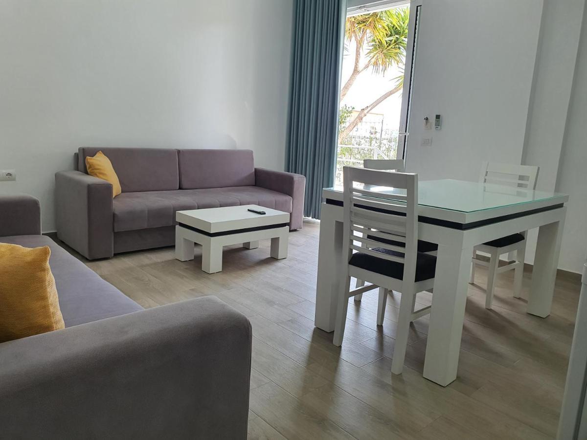 Villa Kristiana Sarandë エクステリア 写真