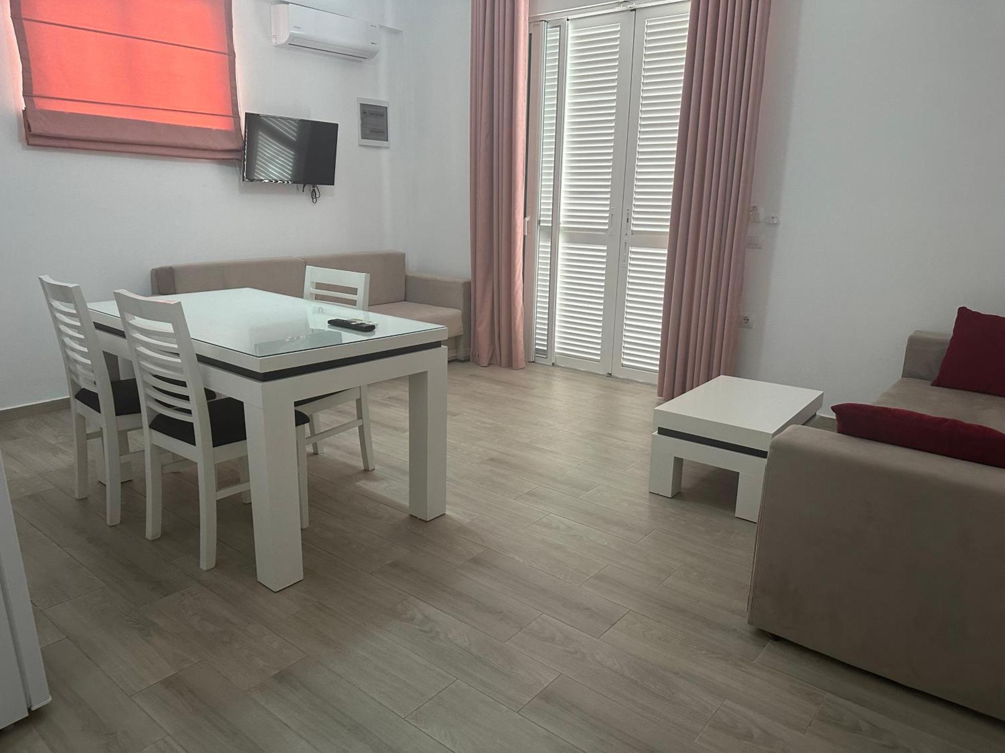 Villa Kristiana Sarandë エクステリア 写真
